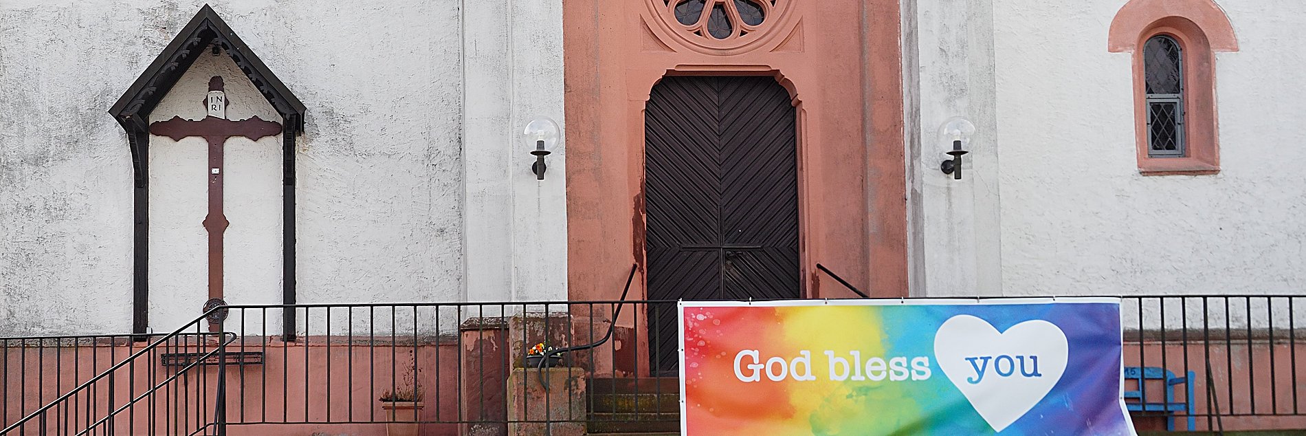 St. Georg Oberreifenberg unterstützt die Aktion 'God bless you' - Gott segne Euch.    