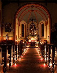 St. Georg im Kerzenschein